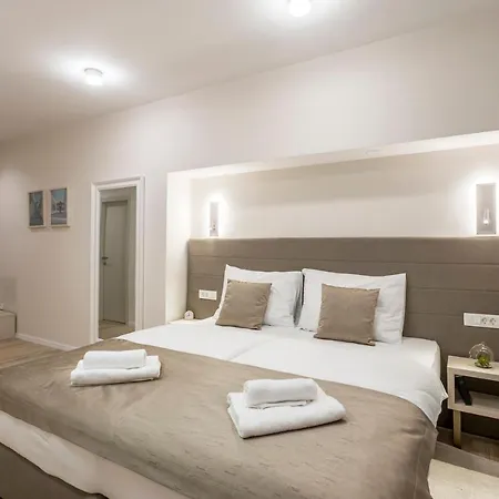 Cor Πανσιόν 4*